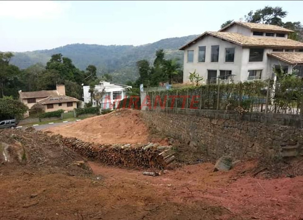 Terreno de 2690m² em Serra Da Cantareira