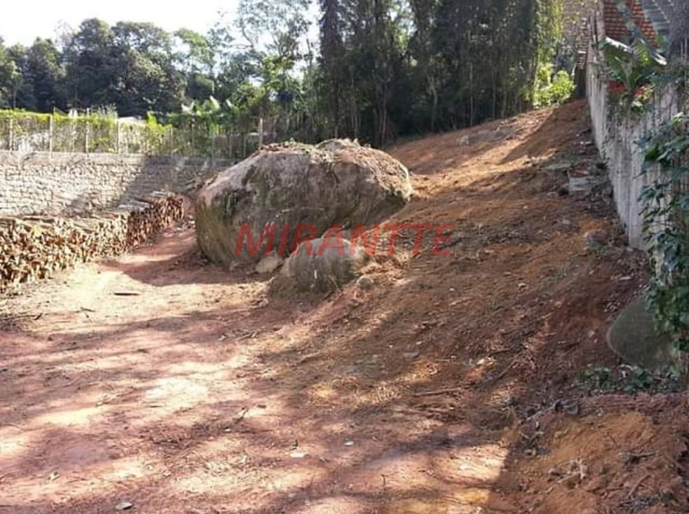 Terreno de 2690m² em Serra Da Cantareira