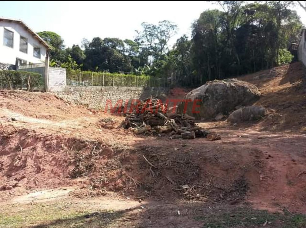 Terreno de 2690m² em Serra Da Cantareira