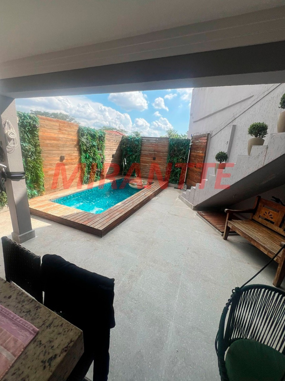 Sobrado de 250m² com 2 quartos em Tremembe