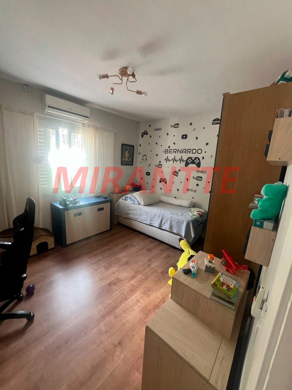 Sobrado de 250m² com 2 quartos em Tremembe