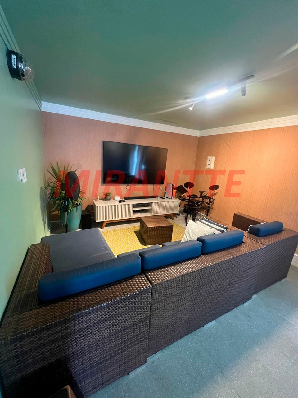 Sobrado de 250m² com 2 quartos em Tremembe
