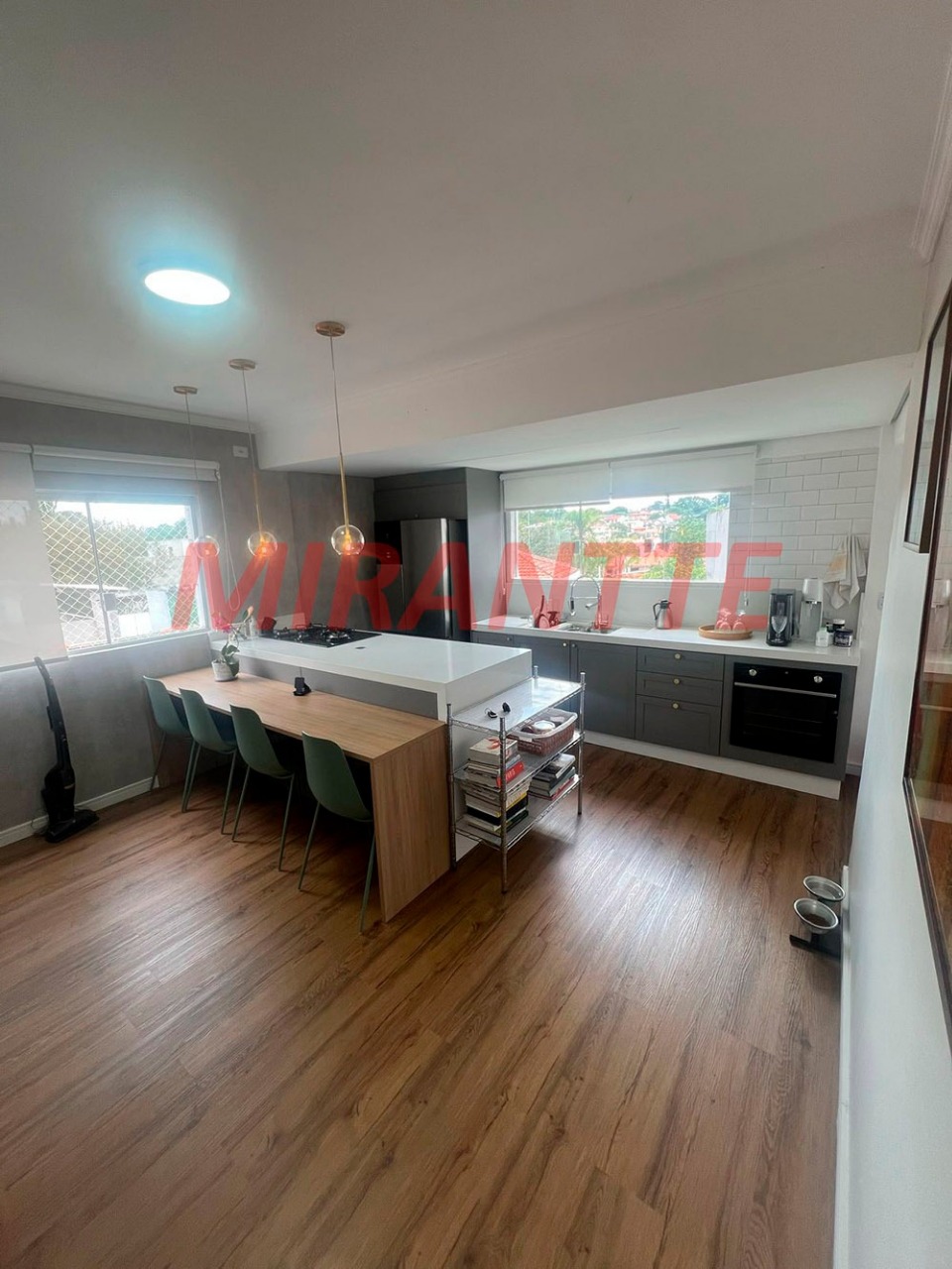 Sobrado de 250m² com 2 quartos em Tremembe