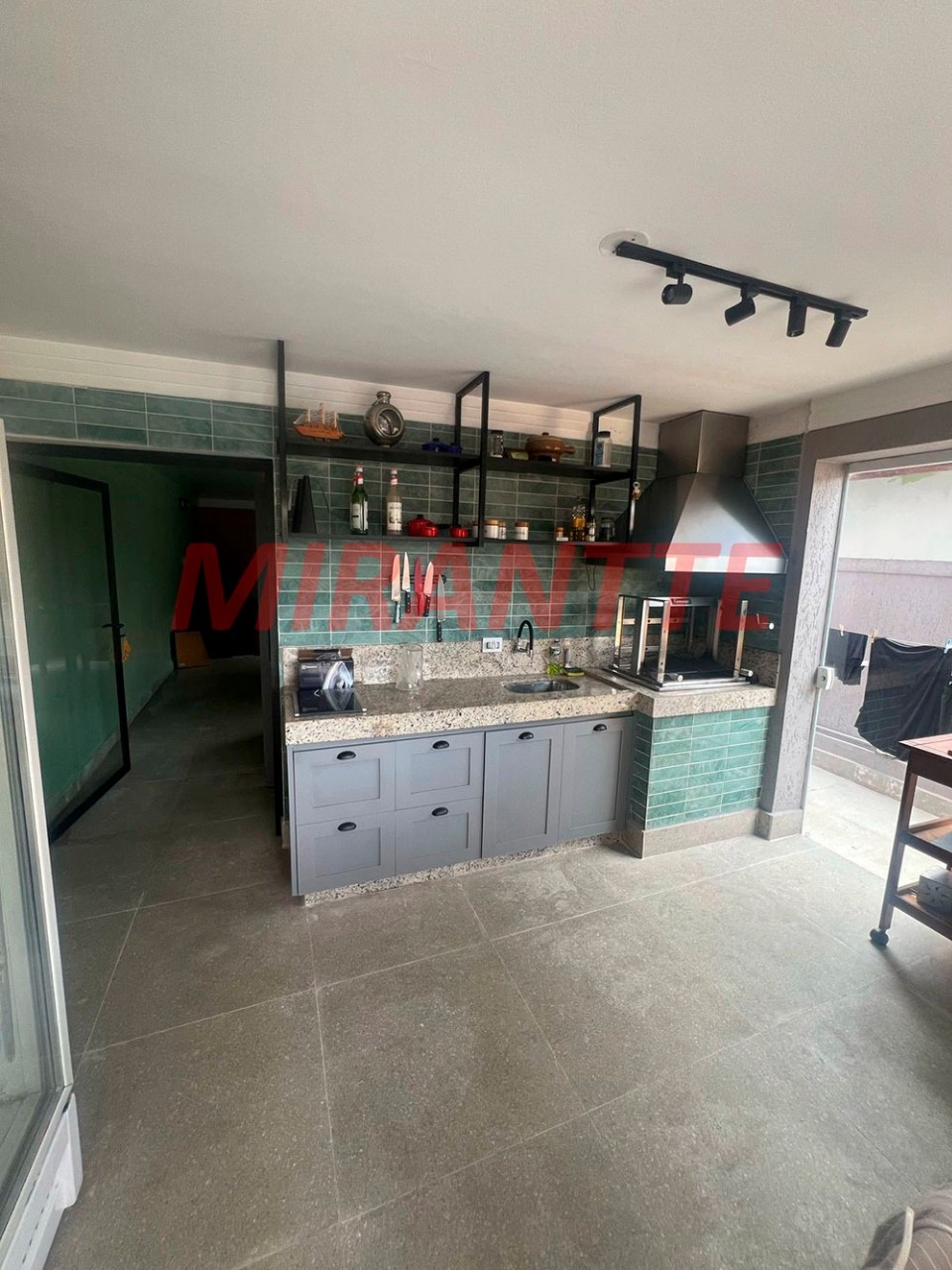 Sobrado de 250m² com 2 quartos em Tremembe