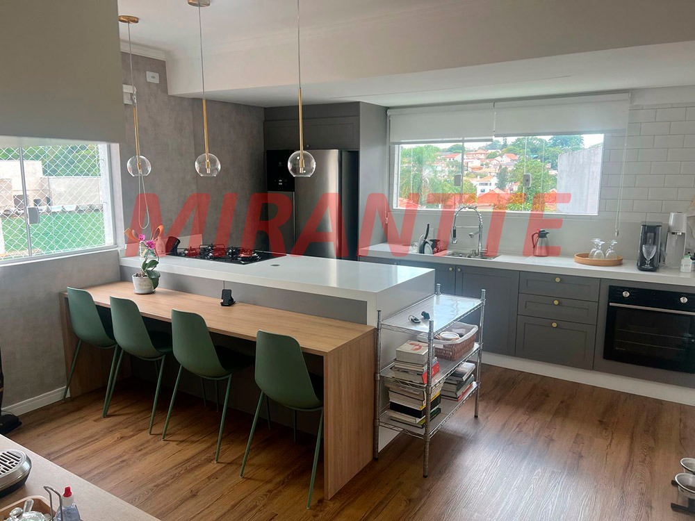 Sobrado de 250m² com 2 quartos em Tremembe