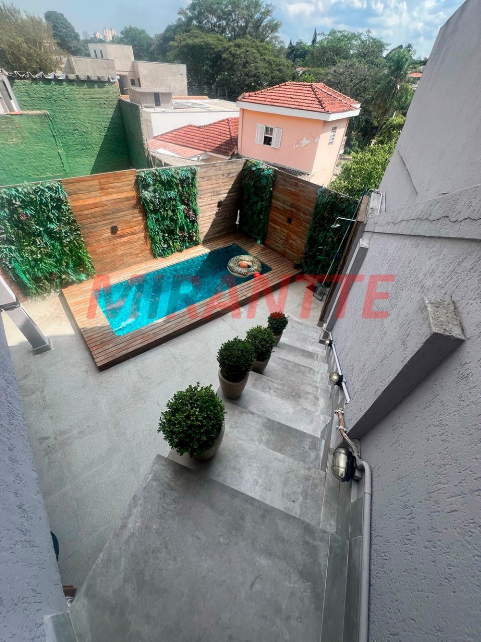 Sobrado de 250m² com 2 quartos em Tremembe