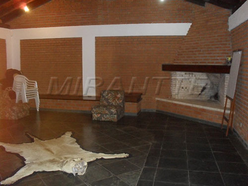 Sobrado de 3500m² com 5 quartos em Serra Da Cantareira