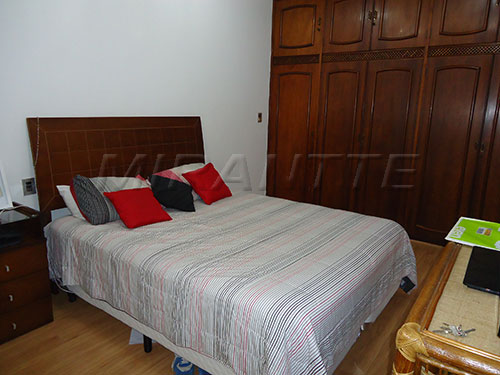 Sobrado de 490m² com 5 quartos em Jardim França