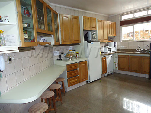 Sobrado de 490m² com 5 quartos em Jardim França