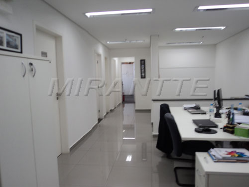Conjunto comercial de 352.82m² em Santana