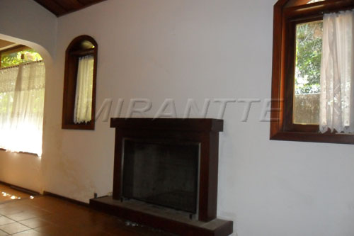 Cond. fechado de 1100m² com 5 quartos em Jardim Ibiratiba