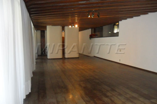 Cond. fechado de 1100m² com 5 quartos em Jardim Ibiratiba