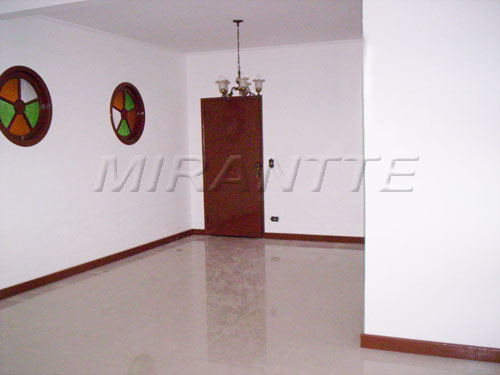 Casa terrea de 340m² com 3 quartos em Santa Teresinha