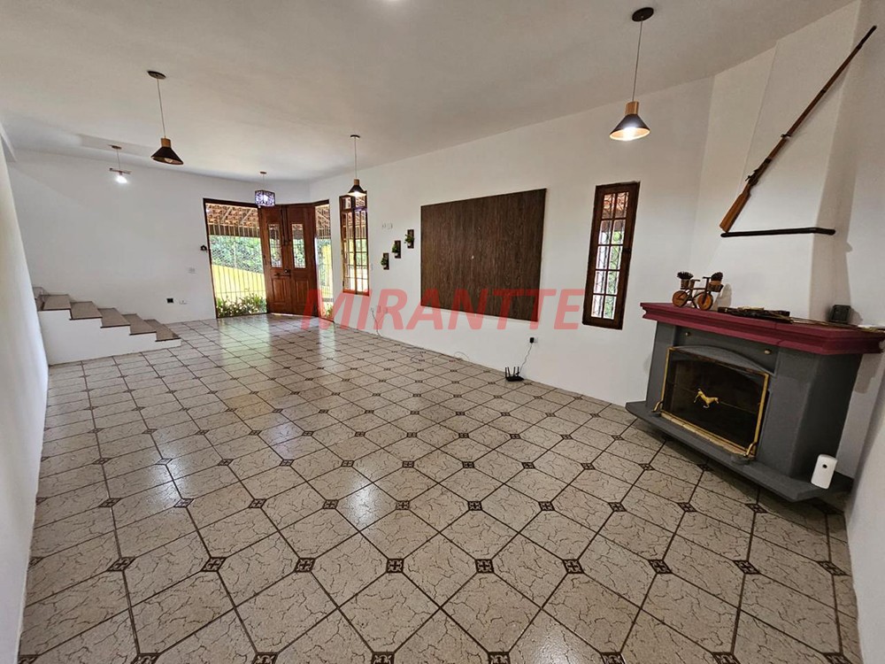 Sobrado de 400m² com 3 quartos em Serra Da Cantareira