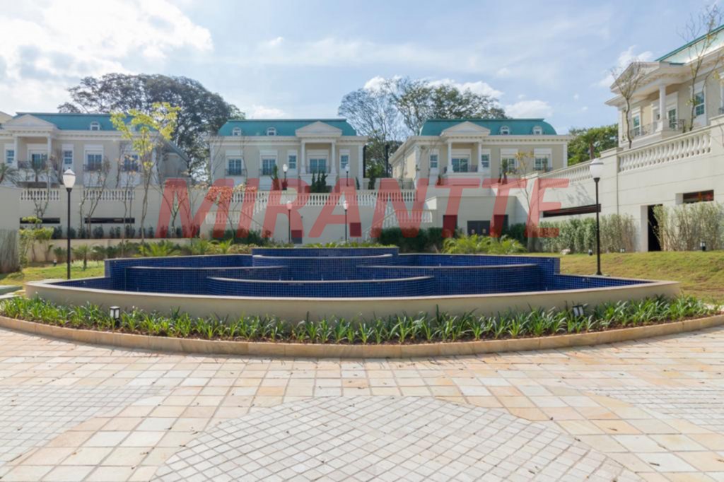 Cond. fechado de 775m² com 5 quartos em Jardim Floresta