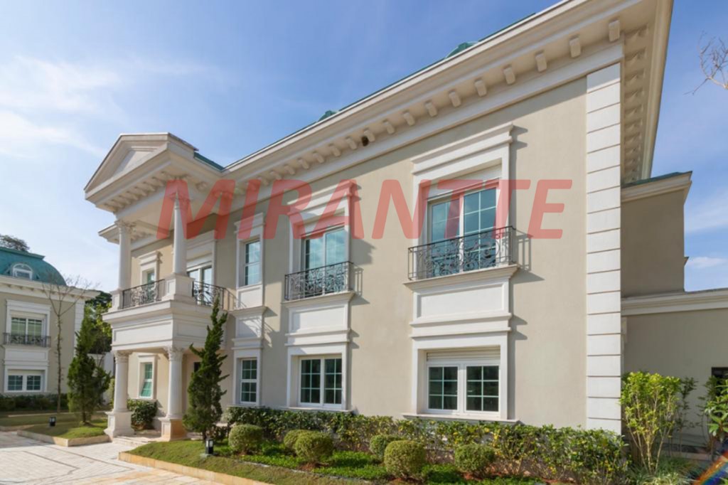 Cond. fechado de 775m² com 5 quartos em Jardim Floresta