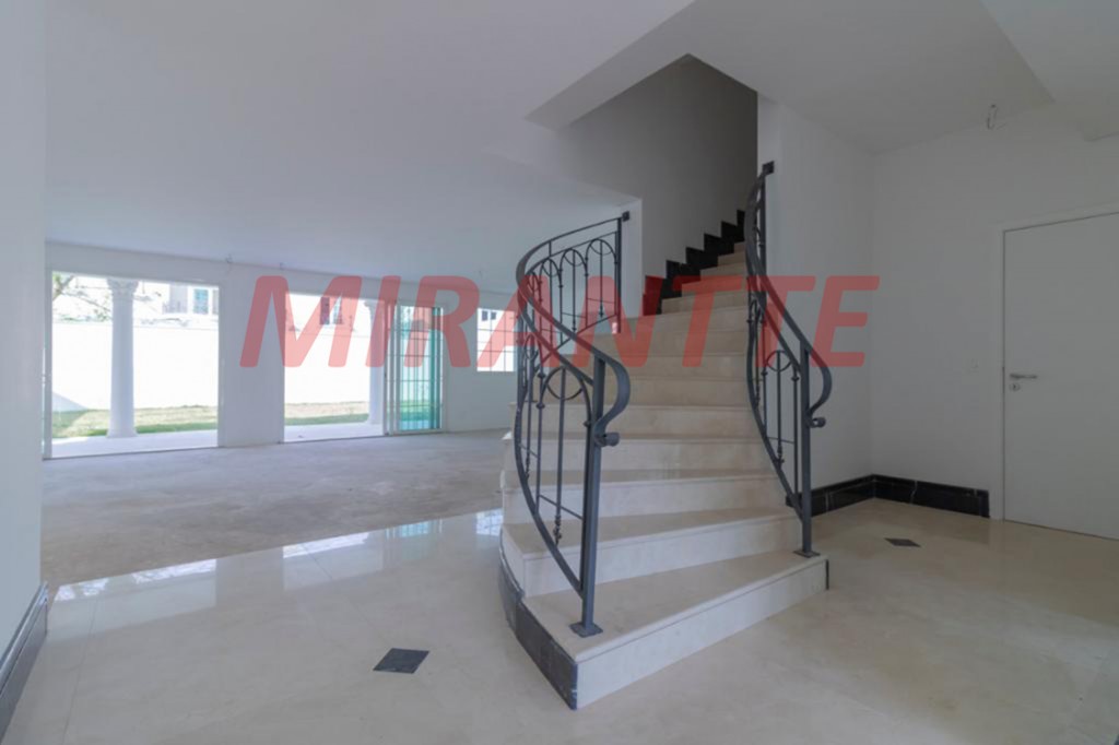 Cond. fechado de 775m² com 5 quartos em Jardim Floresta