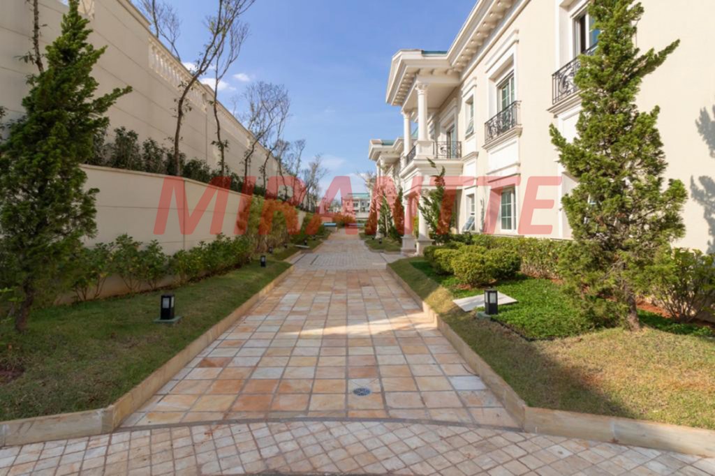 Cond. fechado de 775m² com 5 quartos em Jardim Floresta
