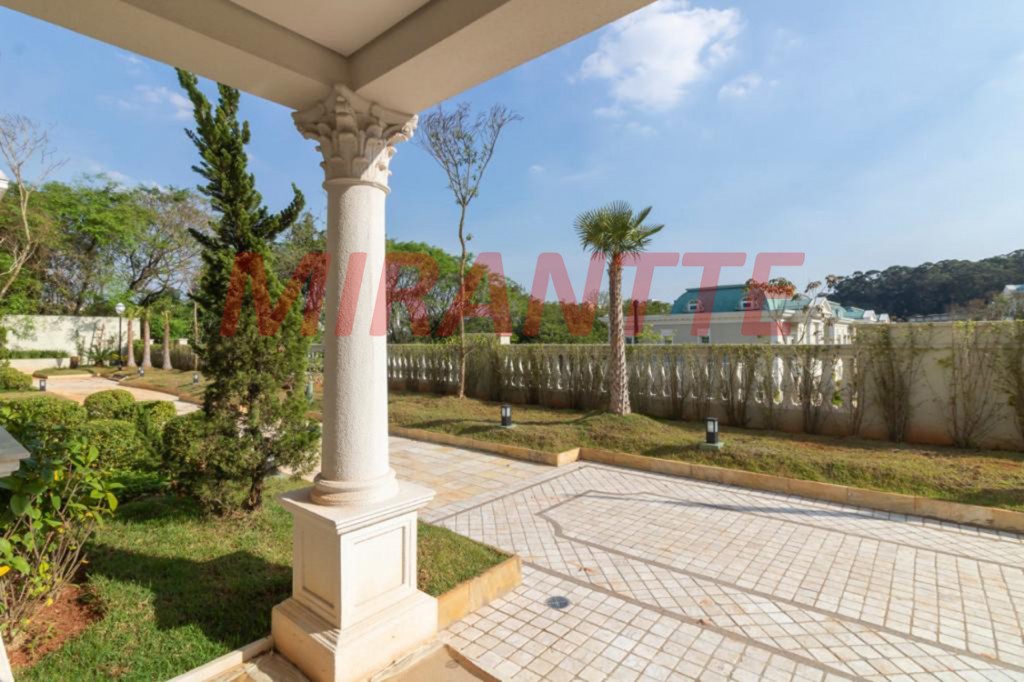 Cond. fechado de 775m² com 5 quartos em Jardim Floresta