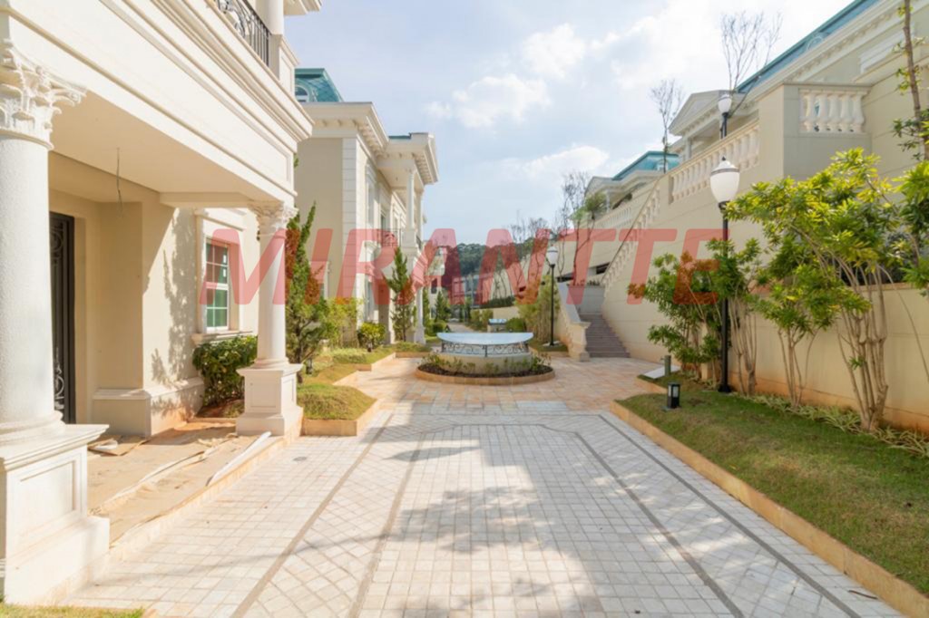 Cond. fechado de 775m² com 5 quartos em Jardim Floresta