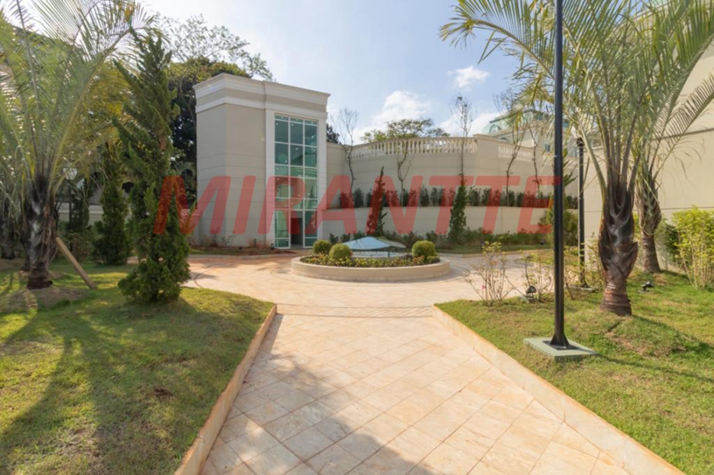 Cond. fechado de 775m² com 5 quartos em Jardim Floresta