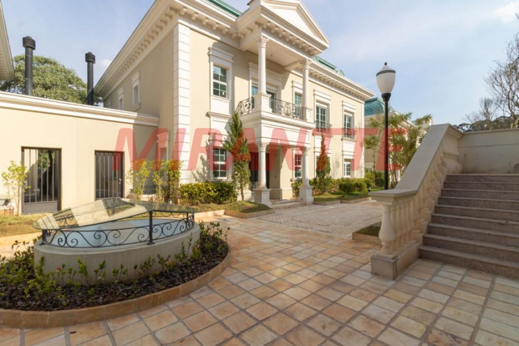 Cond. fechado de 775m² com 5 quartos em Jardim Floresta