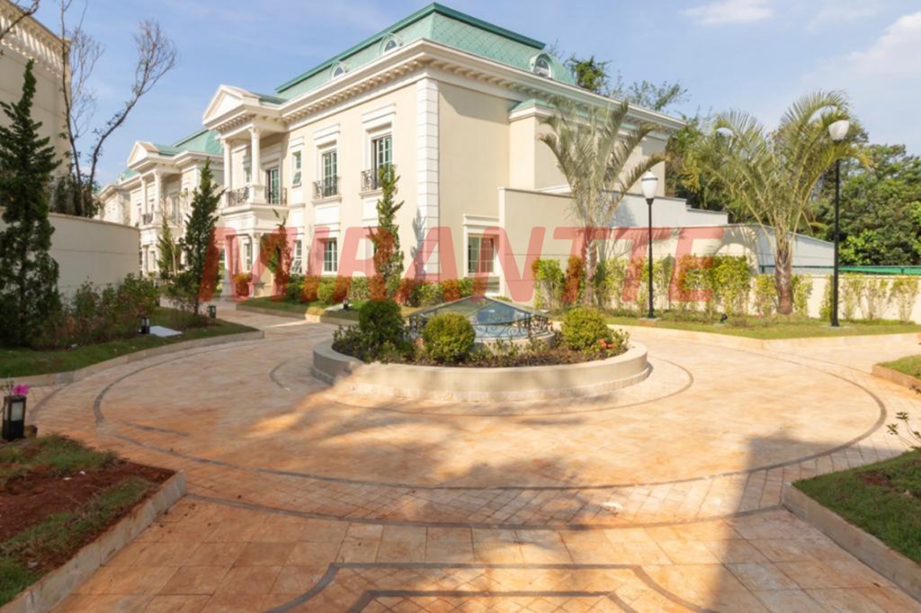 Cond. fechado de 775m² com 5 quartos em Jardim Floresta