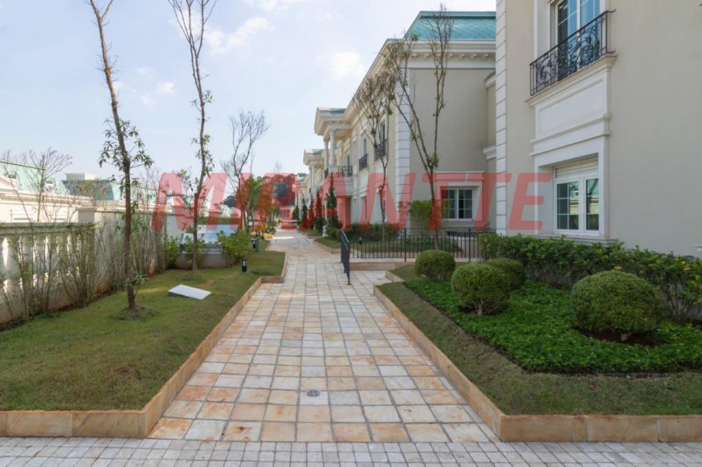 Cond. fechado de 775m² com 5 quartos em Jardim Floresta