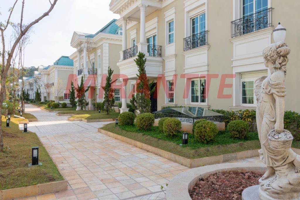 Cond. fechado de 775m² com 5 quartos em Jardim Floresta