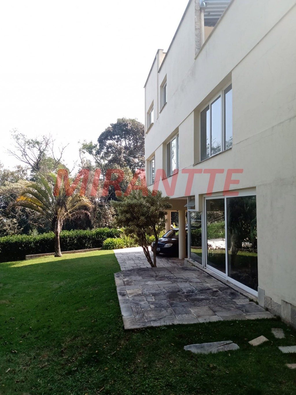 Sobrado de 550m² com 8 quartos em Serra Da Cantareira