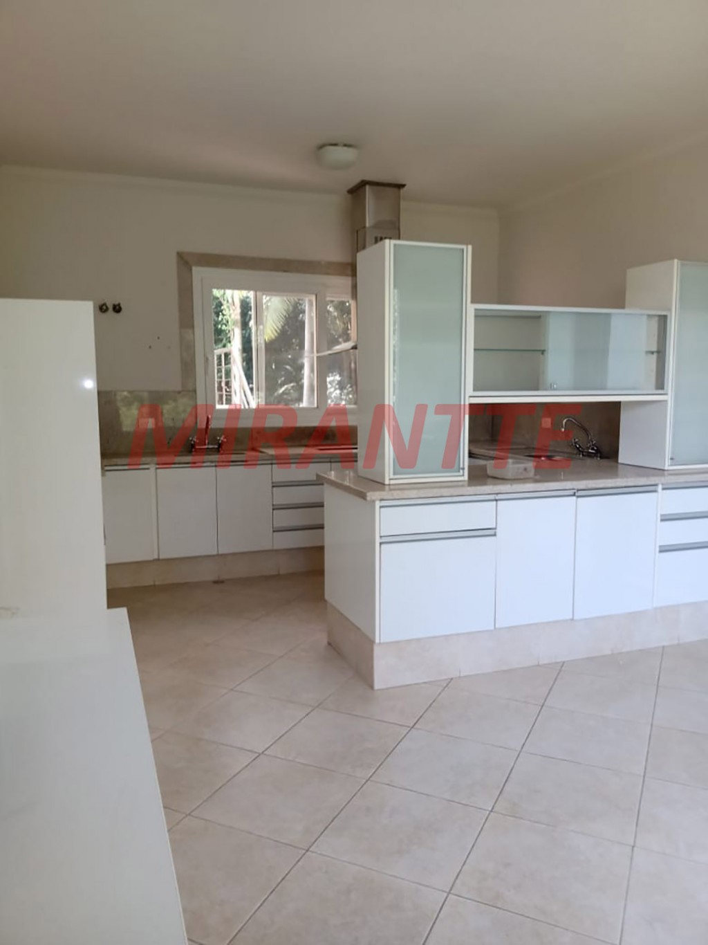 Sobrado de 550m² com 8 quartos em Serra Da Cantareira