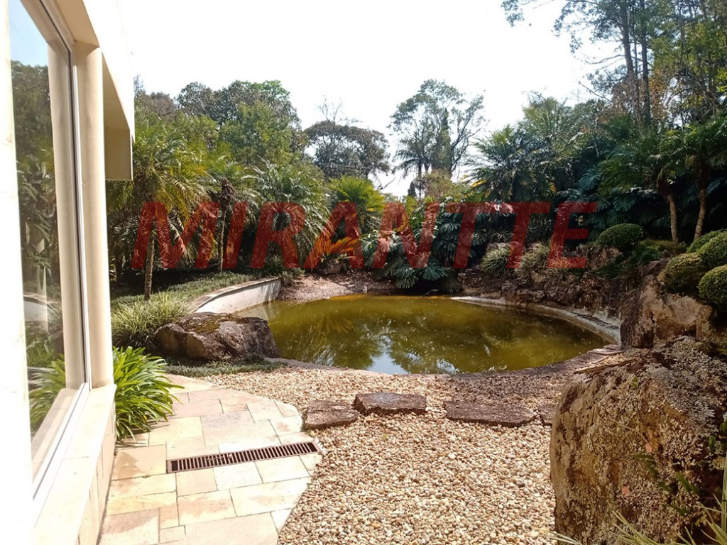 Sobrado de 550m² com 8 quartos em Serra Da Cantareira