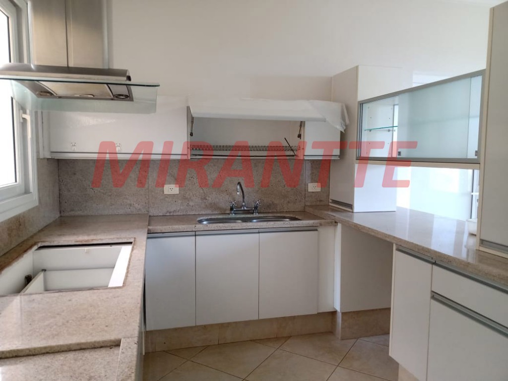Sobrado de 550m² com 8 quartos em Serra Da Cantareira
