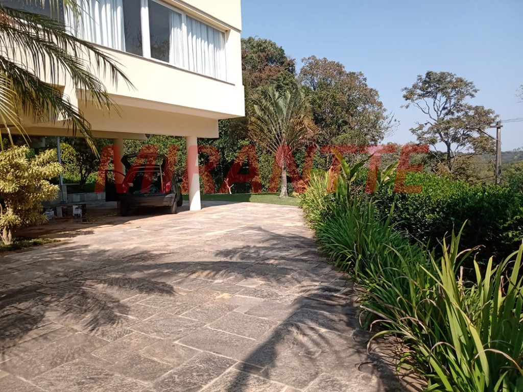 Sobrado de 550m² com 8 quartos em Serra Da Cantareira