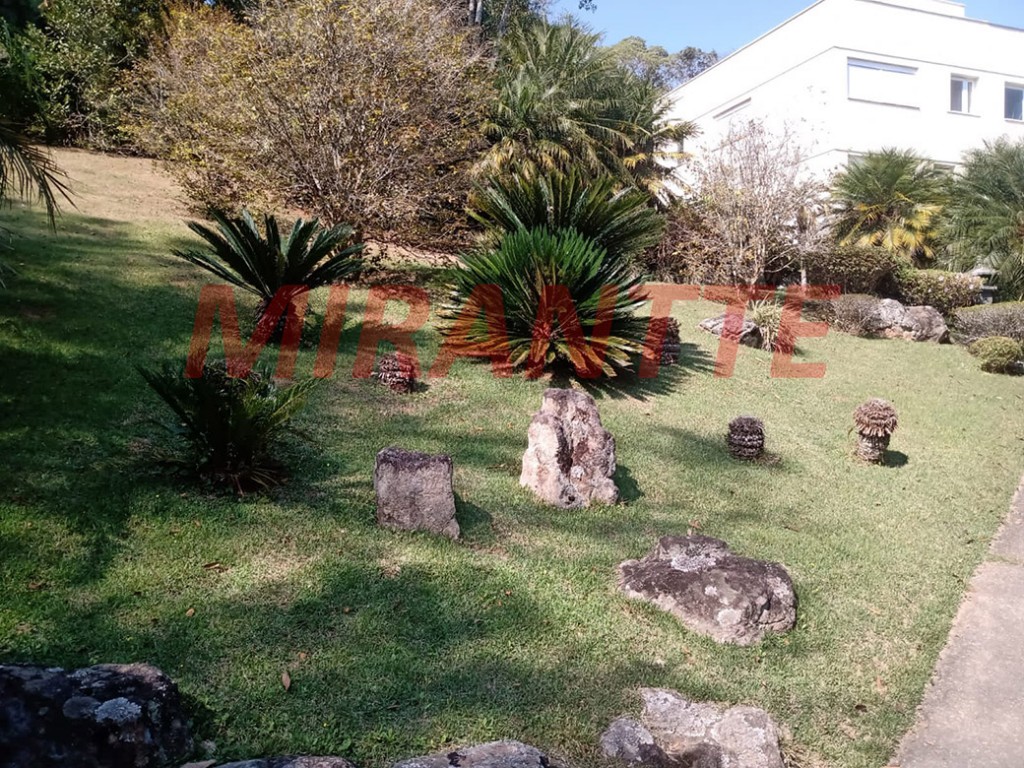 Sobrado de 550m² com 8 quartos em Serra Da Cantareira