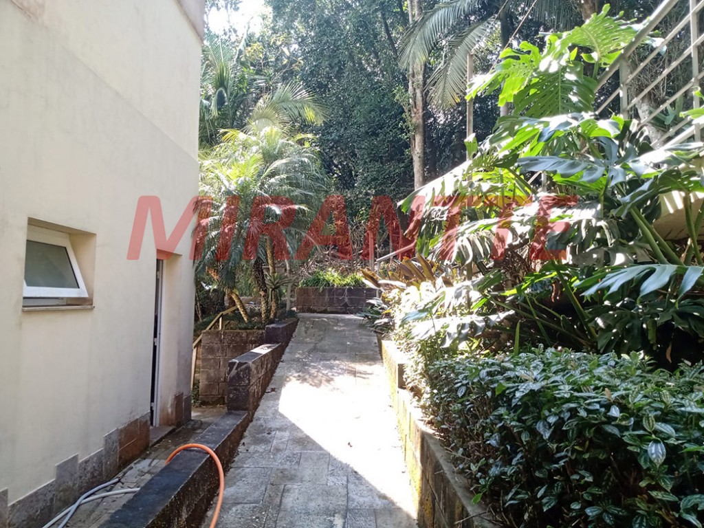 Sobrado de 550m² com 8 quartos em Serra Da Cantareira