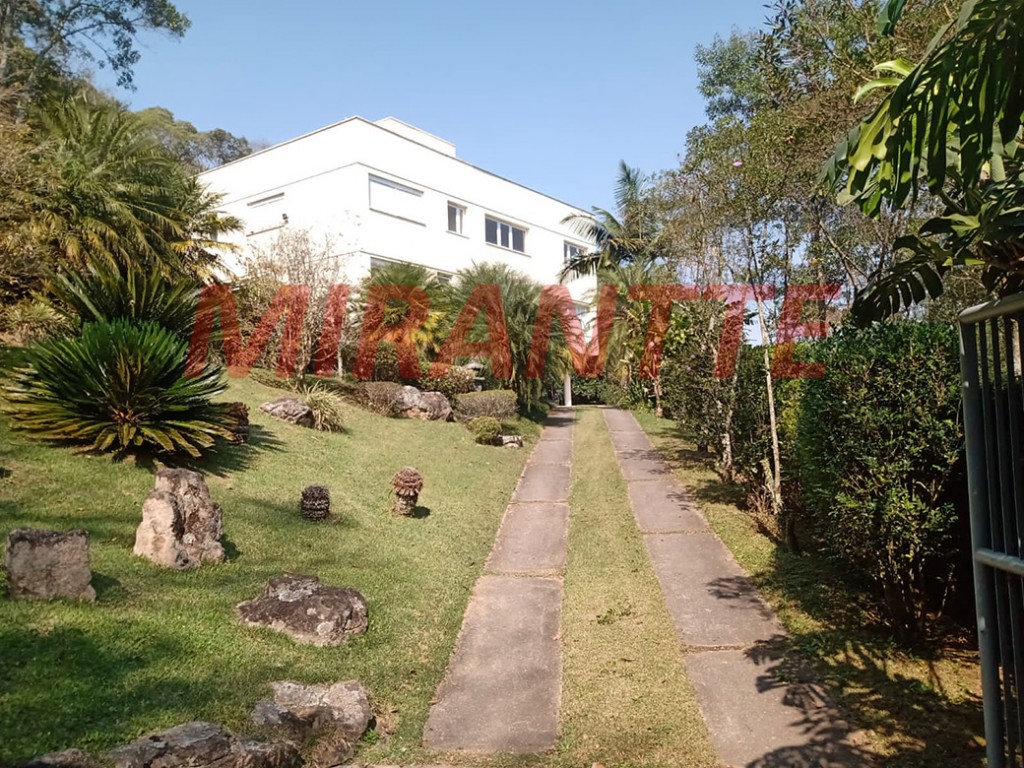 Sobrado de 550m² com 8 quartos em Serra Da Cantareira