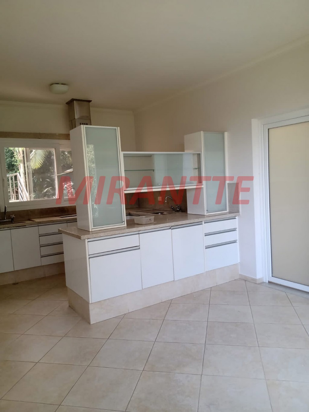 Sobrado de 550m² com 8 quartos em Serra Da Cantareira