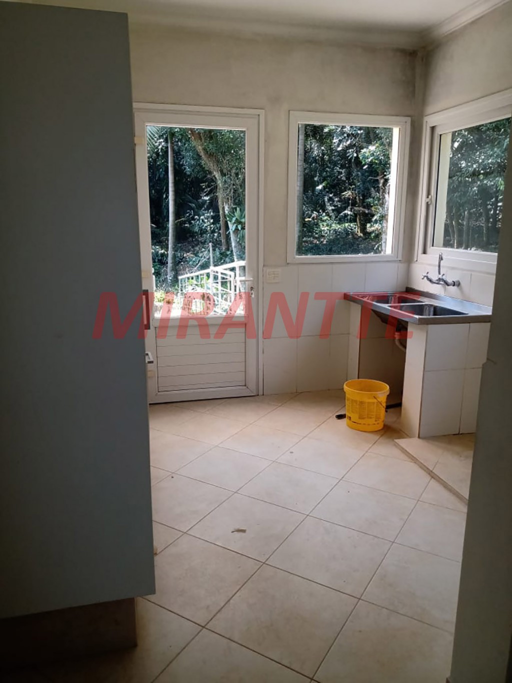 Sobrado de 550m² com 8 quartos em Serra Da Cantareira
