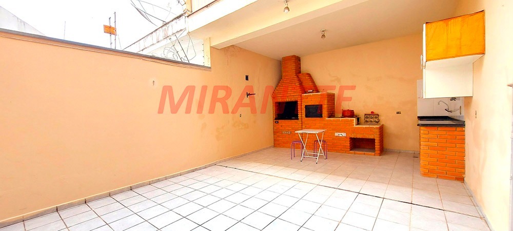 Sobrado de 262m² com 5 quartos em Vila Mazzei