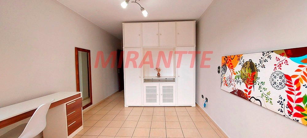 Sobrado de 262m² com 5 quartos em Vila Mazzei