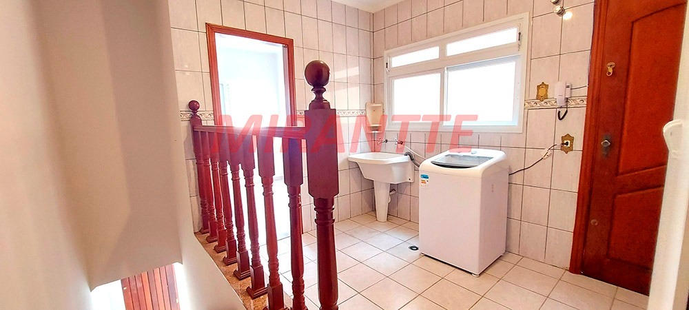 Sobrado de 262m² com 5 quartos em Vila Mazzei