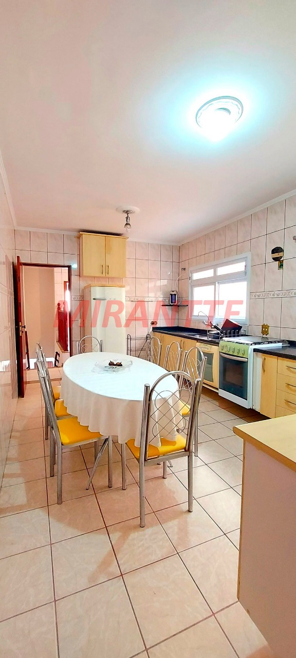 Sobrado de 262m² com 5 quartos em Vila Mazzei