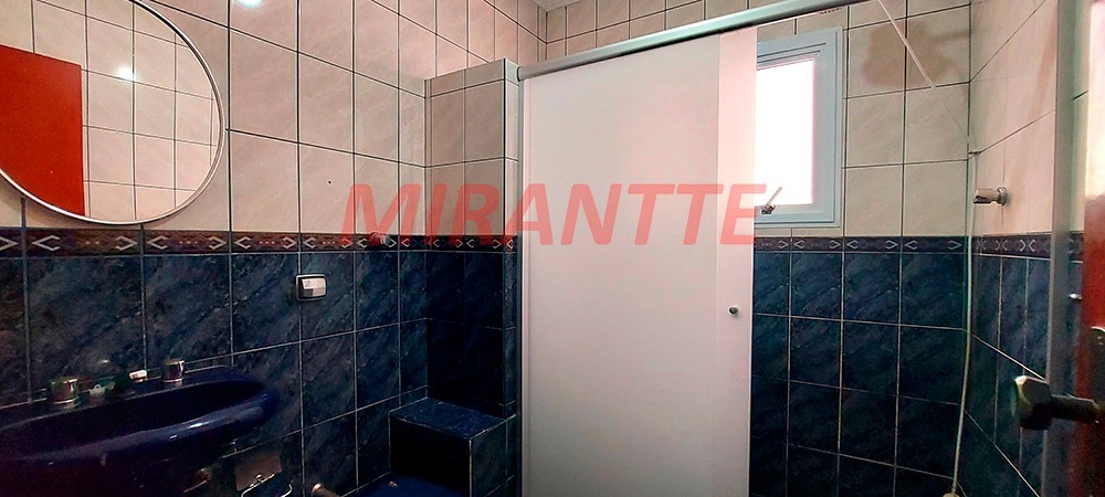 Sobrado de 262m² com 5 quartos em Vila Mazzei
