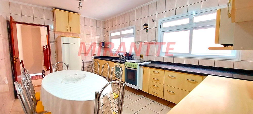 Sobrado de 262m² com 5 quartos em Vila Mazzei