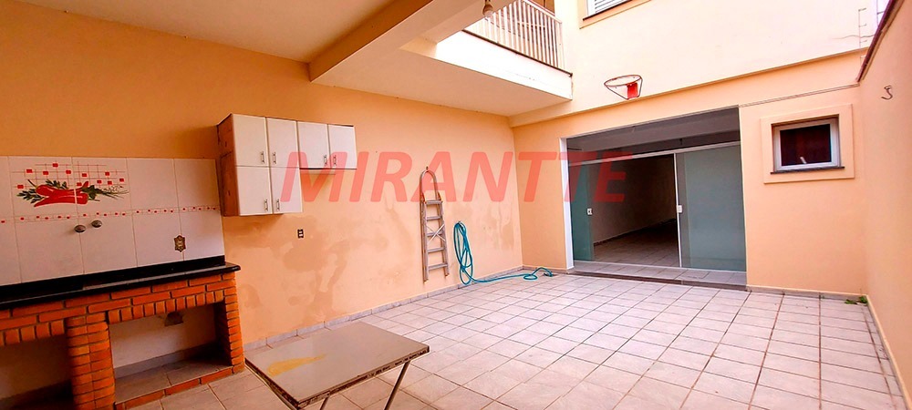 Sobrado de 262m² com 5 quartos em Vila Mazzei