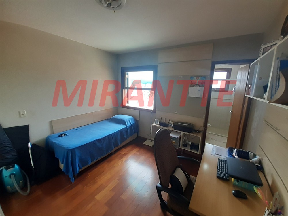 Sobrado de 184m² com 3 quartos em Água Fria