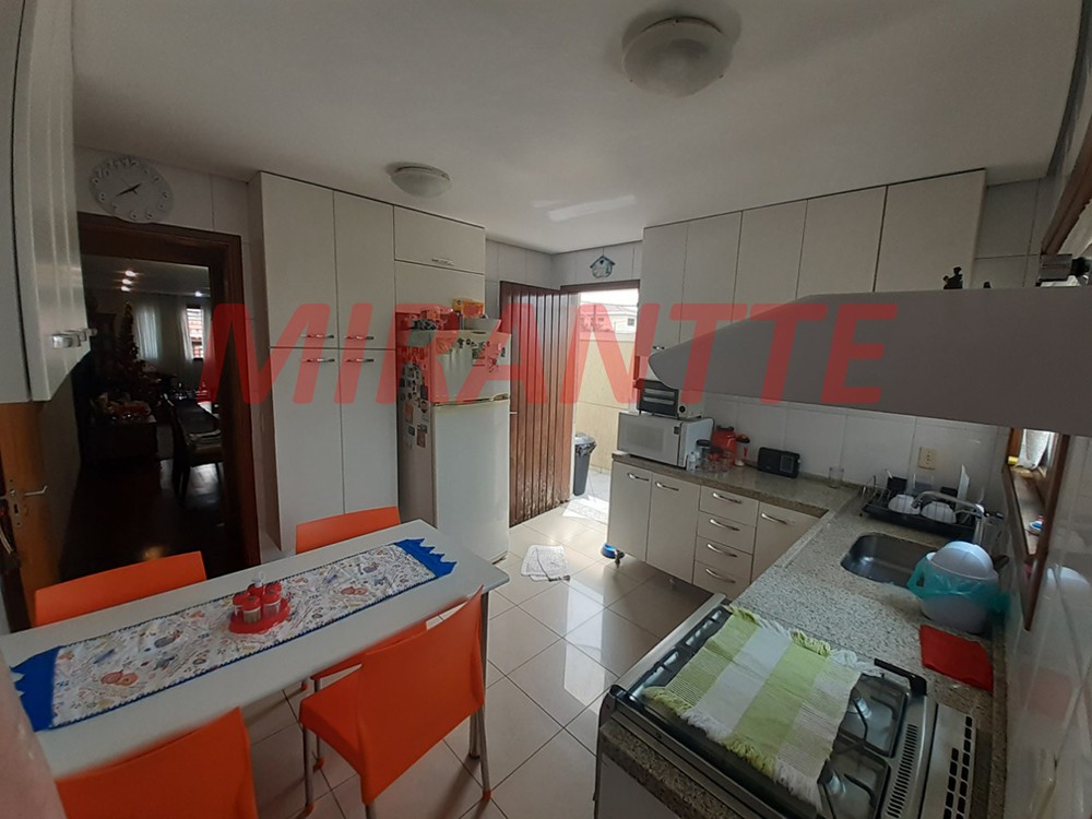 Sobrado de 184m² com 3 quartos em Água Fria