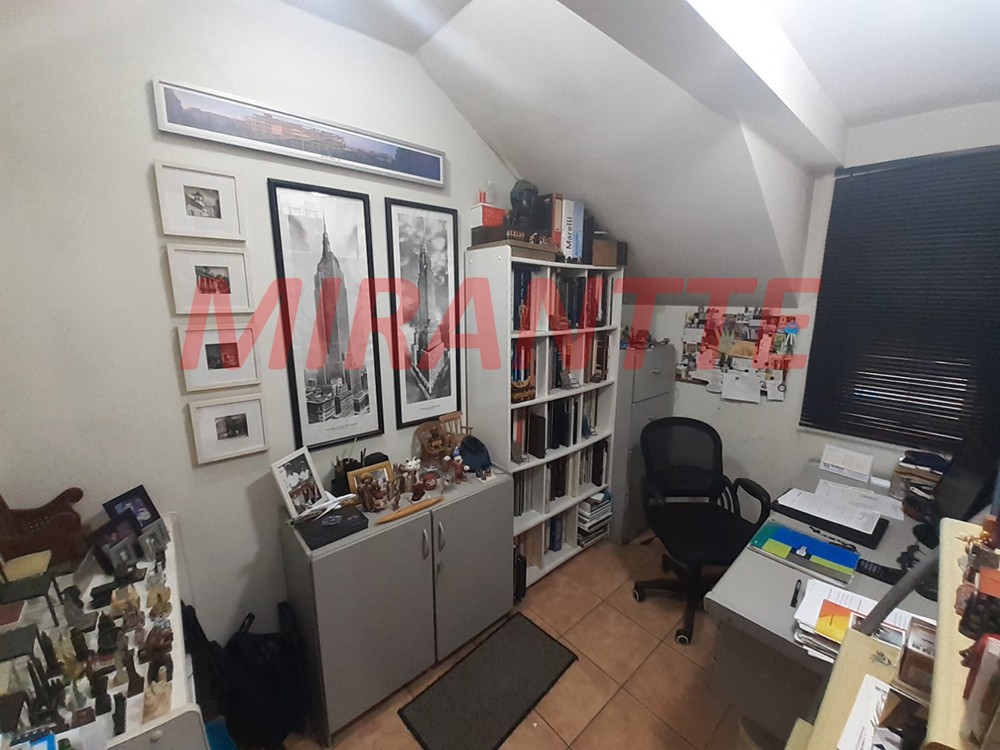 Sobrado de 184m² com 3 quartos em Água Fria
