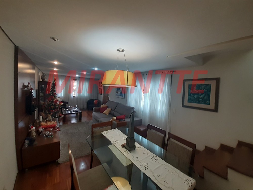 Sobrado de 184m² com 3 quartos em Água Fria